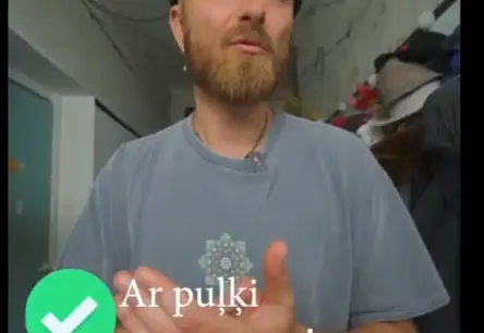 Policija atceļ sodu influencerim par satīrisku video par Krieviju