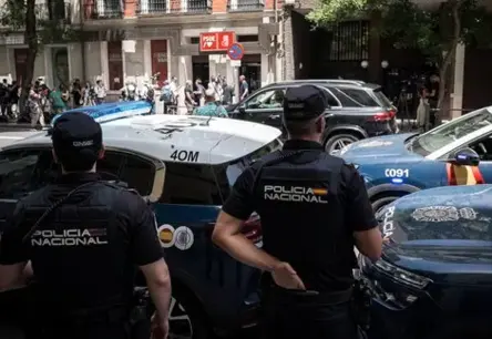 Policijas Reids Satricina Spānijas Valdošo Partiju: Sančesa Loku Apsūdz Korucijā un Krīze Padziļinās