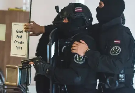 Policista sods par zobu izsišanu: Vai 210 eiro ir adekvāts sods par fizisku konfliktu?