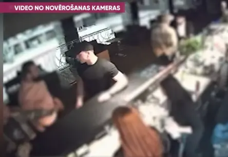 Policistu par apsarga sakaušanu un izsistiem zobiem soda ar rājienu un 210 eiro