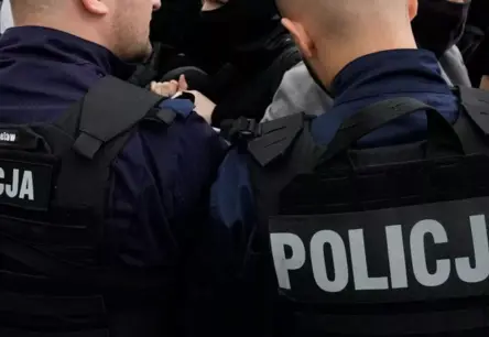 Polija apsūdz kolumbieti par Krievijas virzītiem dedzināšanas uzbrukumiem hibrīdkara kampaņā