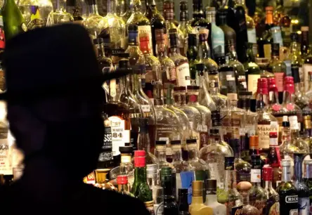 Porto Izsludina Alkohola Pārdošanas Aizliegumu Pēc 21:00 Sabiedriskajās Vietās: Cīņa Pret 'Botellon' Un Naktsdzīves Pārveidošana