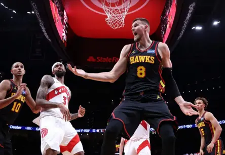 Porziņģis gūst 17 punktus, bet "Hawks" piedzīvo zaudējumu pret "Raptors"