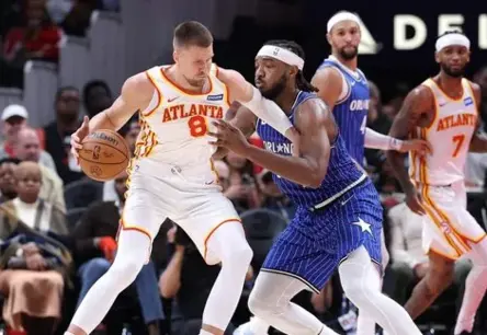 Porziņģis izceļas ar rezultatīvu sniegumu, "Hawks" pārliecinoši uzvar "Magic"