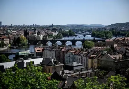 Prāgas Melnā Piektdiena: Kā Pēkšņs Strāvas Pārtraukums Ieslodzīja Tūkstošiem un Iedzina Haosā Čehijas Sirdi