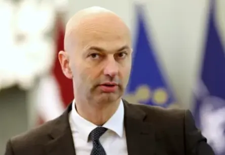 Prokuratūra cēlusi apsūdzību «Kariņa lidojumu» lietā pret bijušo Valsts kancelejas vadītāju