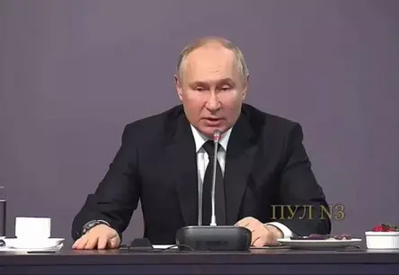 Putina Acis Uz Latviju: Kā Mainās Drošības Ainava un Hibrīddraudi 2025. gadā