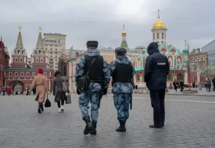 Putins klupiena brīdī: Bērna jautājums par ievainoto onkuli Ukrainā satricina tiešraidi