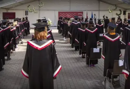 RSU Vasaras Izlaidumi: Katrs Septītais Absolvents – Ārvalstu Students, Apliecinot Latvijas Starptautisko Izglītības Izcilību un Ekonomisko Pienesumu