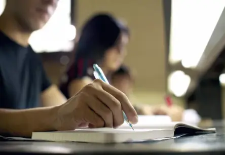 RTU iztērēs 2,5 miljonus eiro ārvalstu studentu piesaistei: diskusijas par prioritātēm un līdzekļu izlietojumu