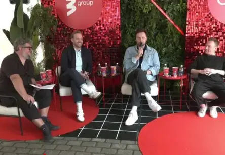 Radio un Spotify: Sabiedrotie vai Konkurenti Latvijas Skaņas Ainavā 2025?