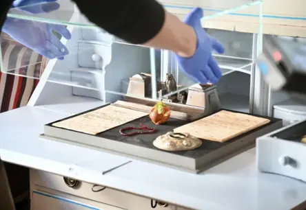 Radošuma paradoksi un iedvesmas meklējumi: Latvijas Rakstniecības un mūzikas muzejs atklāj "Prokrastināciju un radīšanu"