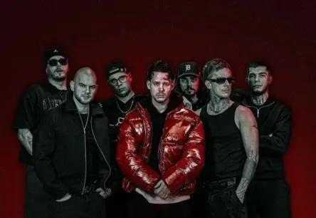 Reperis Deniss laiž klajā minialbumu "Plejādes" un jaunāko singlu "Pasēdēt" ar videoklipu