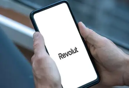 "Revolut" bloķē Krievijas un Baltkrievijas pilsoņu kontus Eiropas Savienībā jaunā ES sankciju pakešu dēļ