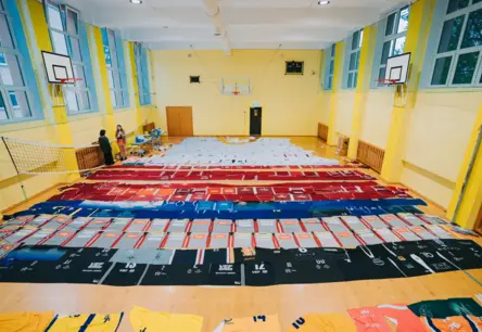 Rīga Tiecas uz Iespaidīgu Ginesa Rekordu: Milzu Basketbola Krekls kā Ilgtspējas un Sporta Gara Simbols EuroBasket 2025 Aizsegā