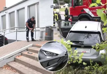 Rīgā Toyota automašīna sabojā veikala kāpnes un ielas barjeru