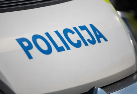 Rīgā aiztur agrāk sodītu vīrieti par veikalu aplaupīšanu ar nazi