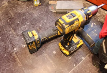 Rīgā aiztur krāpnieku, kurš ar solītajiem remontdarbiem apkrāpis 15 cilvēkus