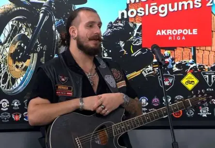 Rīgā grandiozi noslēdzas motosezona ar iespaidīgu pasākumu un tehnikas izstādi