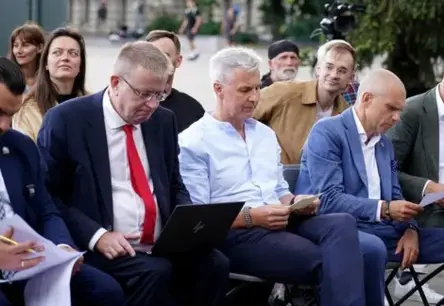 Rīgā notiek diskusija par skaidru naudu un brīvību, reaģējot uz valdības plāniem