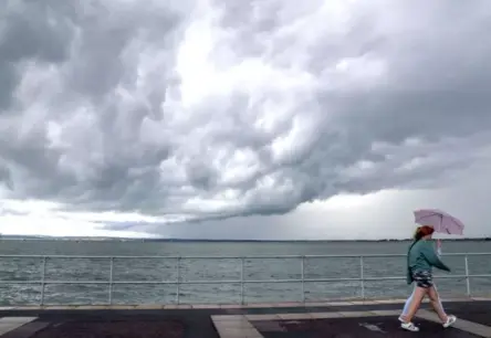 Rīgā pārspēts 105 gadus sens karstuma rekords, bet kāpēc vasara mūs tomēr nemīl? Skarba laika prognoze piektdienai