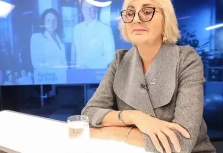 Rīgas apgabaltiesa noraida deputātes Ābramases prasību pret politiķi Smiltēnu par goda aizskaršanu