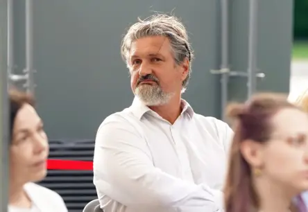 Rīgas domes deputāts Ēriks Stendzenieks deklarē 17 500 eiro skaidrā naudā, rodas jautājumi par deklarācijas pilnīgumu