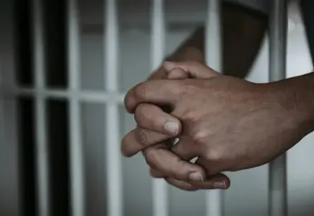 Rīgas lidostā aizturēts meklēšanā izsludināts Latvijas pilsonis