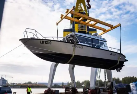 Rīgas ostā uzbūvēts pirmais unikālais Latvijas daudzfunkcionālais ostas servisa kuteris