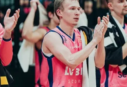 "Rīgas zeļļi" galvaspilsētas derbijā pārspēj "VEF Rīga"