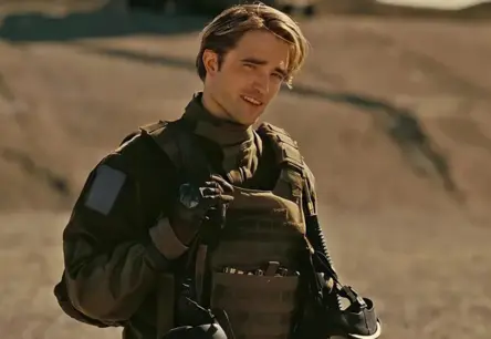 Roberts Patinsons atklāj par "elles" filmēšanas apstākļiem "Tuksneša karalis 3": "Neviena smadzeņu šūna nestrādāja"