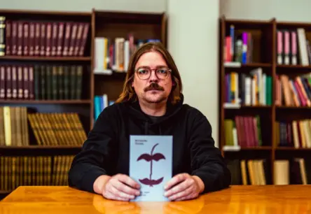 Rolanda Vīka "Nekas man nepatīk": Ironiski grotesku stāstu krājums pārsteidz ar daudzslāņainību