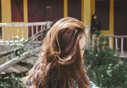 Rudens matu pārmaiņas: aktuālākās tendences griezumos, toņos un kopšanā 2024. gadā