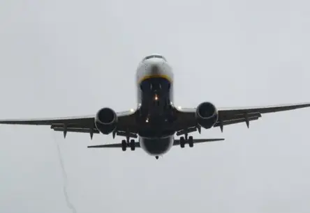 Ryanair strauji kāpina peļņu: biļešu cenu paaugstināšana un efektīva vadība vainagojas ar panākumiem