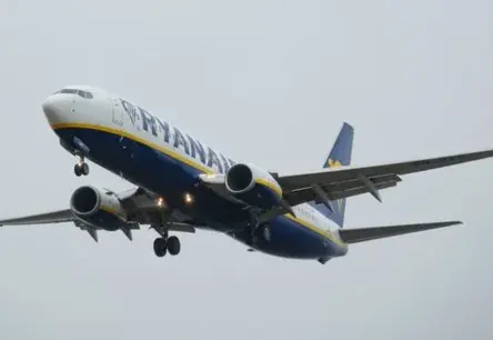 Ryanair ziemas sezonā samazina lidojumus no Rīgas: septiņi populāri galamērķi kļūst nepieejami