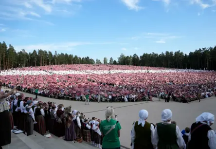 Sabiedrības sašutums un cerība: Dziesmu un deju svētku biļešu tirdzniecības sistēma prasa steidzamas pārmaiņas