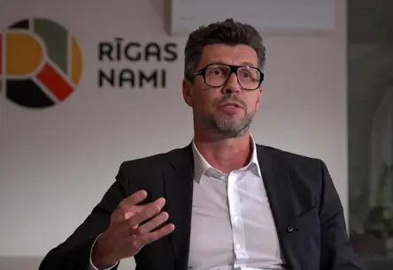 Sakņu paviljons Centrāltirgū: Drēbes un suvenīri dārzeņu vietā rada neizpratni