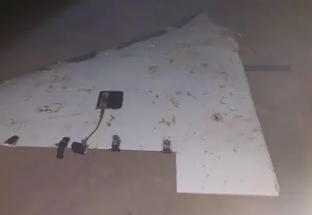 Salacgrīvas krastā izskalots drona spārns; tiek skaidroti apstākļi un potenciālais drošības risks