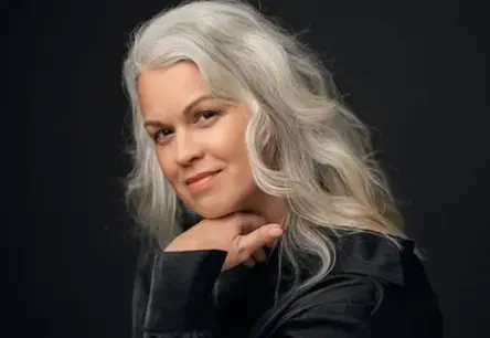 Santa Didžus un viņas "neuzticamais" vecums: kā jauneklīgs izskats kļūst par izaicinājumu