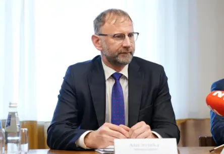 Satiksmes ministrs Švinka stājas pretī Finanšu ministrijai: ceļu finansējumu nesamazinās!