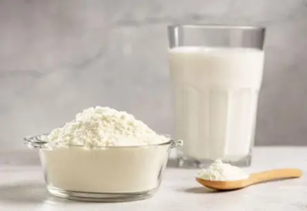 Sausais piens: vai tas ir cienīgs parastā piena aizstājējs? Eksperti sniedz skaidrojumu