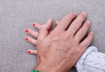 Šaušalīgs noziegums satricina sabiedrību: Vīrieti tiesās par 15 gadus vecas jaunietes seksuālu izmantošanu ar vardarbību