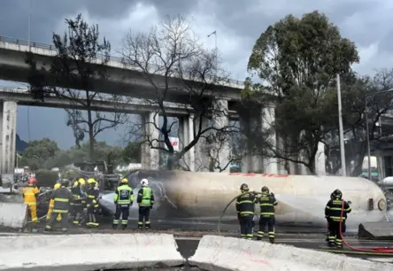 Seši bojāgājušie un desmitiem ievainoto Mehiko gāzes autocisternas sprādzienā