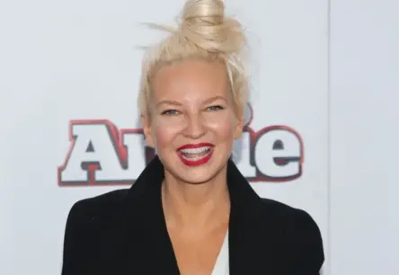 Sias bijušais vīrs pieprasa iespaidīgu uzturlīdzekļu summu, lai uzturētu grezno dzīvesveidu