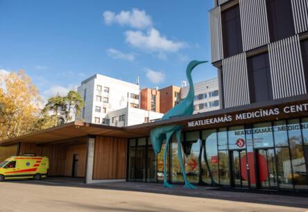 Sirdī caur kājas vēnu: Latvijā pirmoreiz veikta unikāla mazinvazīva operācija 11-gadīgai meitenei