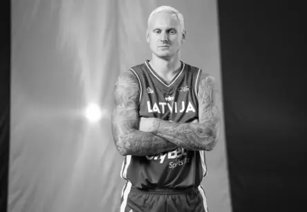 Sirdsēstās Atmiņas: Jānim Timmam Šodien Apritētu 33 Gadi, Tuvinieki Dalās Aizkustinošās Piemiņās