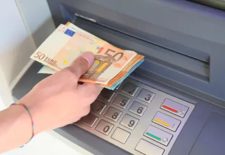 Skaidras naudas darījumi stingrā VID un FID lupā: Kas jāzina par jaunajiem limitiem?