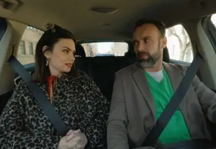 Skatītāju vērtējumam nodots jauns pašmāju komēdijseriāls "Luksofors": vīriešu attiecības trīs krāsu gaismā