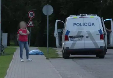 Smaga traģēdija Carnikavā: velosipēdists saduras ar stabuli un zaudē dzīvību