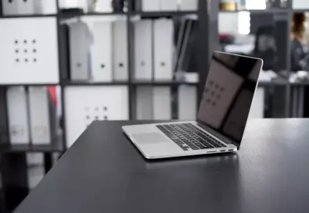 Šokējošs Arests: „Washington Post” Žurnālists Apsūdzēts Bērnu Pornogrāfijas Glabāšanā